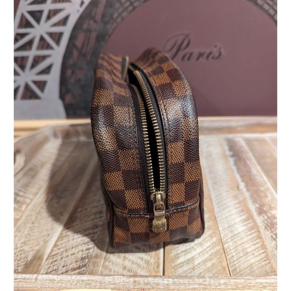 Louis Vuitton Damier Ebene Toiletry Bag 25 - Picture 3 of 12
